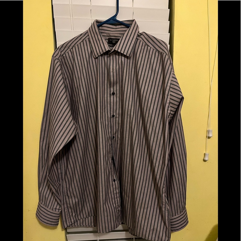 ❤️ 2 for $10 ❤️ Material London long sleeve shirt